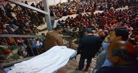 police of lathi charge